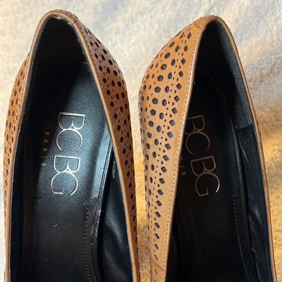BCBG Heels Perdra Perforated Leather
Stilettos camel tan/brown - Picture 3 of 7